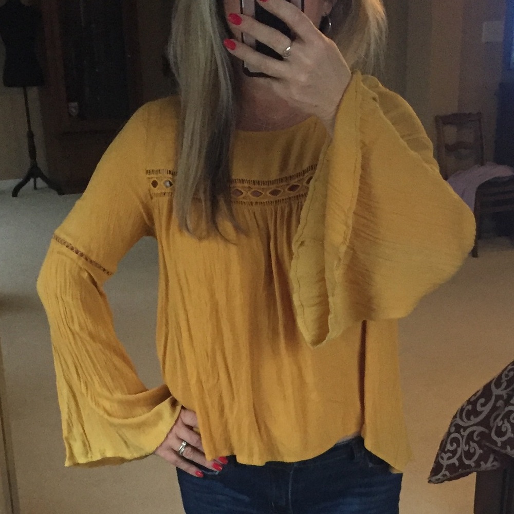 ⭐️ 2 for $20 Gold/yellow Bell Sleeve Rue 21 Top